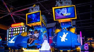 Arcade games at monster mini golf